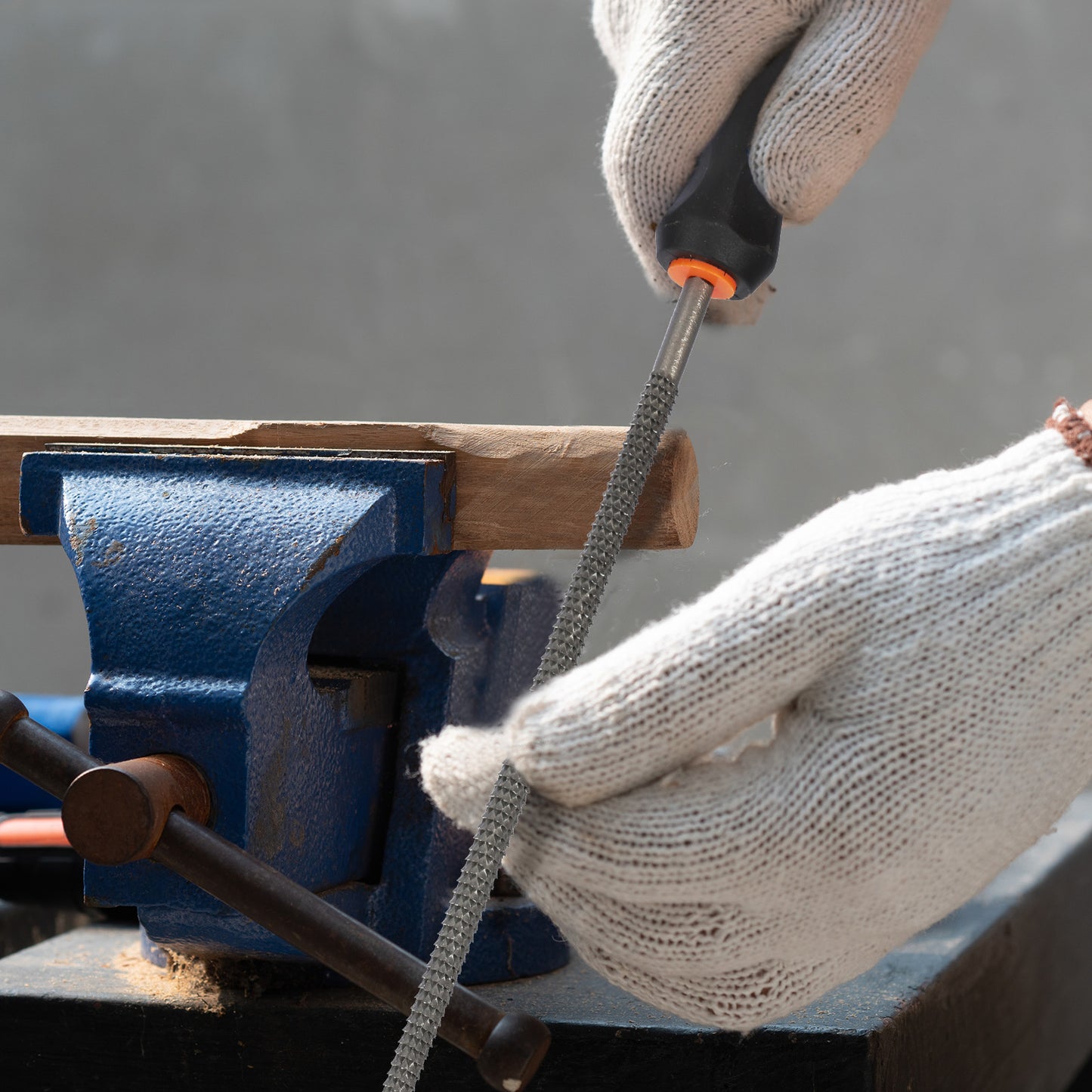 High-Quality Steel Round Metal File with Ergonomic Rubber Handle for Shaping Wood Surfaces